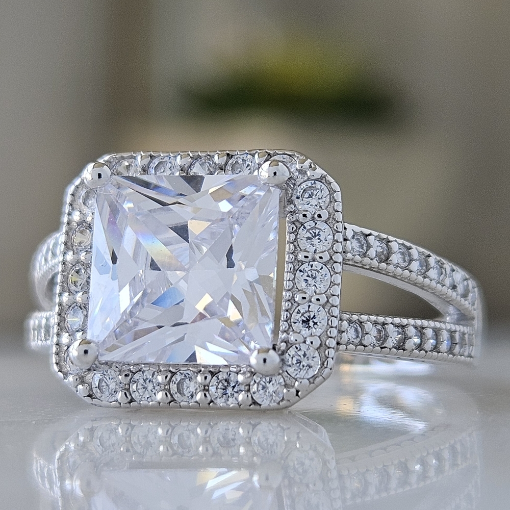 Square Princess cut gemstone ring, 925 Sterling Silver classic Charmed Aroma